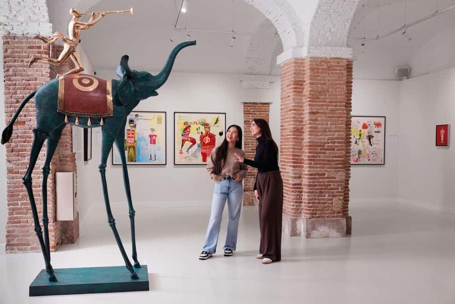 Moco Museum Barcelona: Modern & Contemporary Art - The Diamond Matrix by Studio Irma: the light room people remember