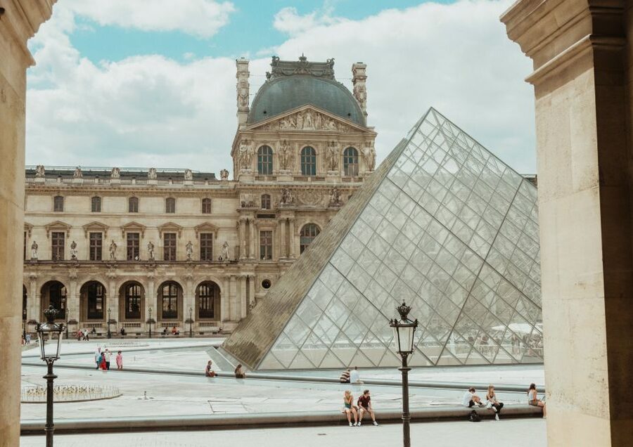 Mona Lisa & Louvre Masterpieces Tour with Reserved Access - The Mona Lisa room: where everyone looks, and why it can feel tight