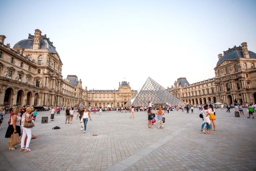 Mona Lisa & Louvre Masterpieces Tour with Reserved Access - Renaissance painting stops: Caravaggio, Michelangelo, Raphael, and friends