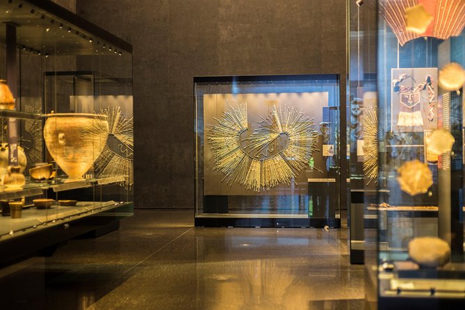 Museo Chileno de Arte Precolombino Admission Ticket - Entering the museum housed in an 1805 Royal Customs House