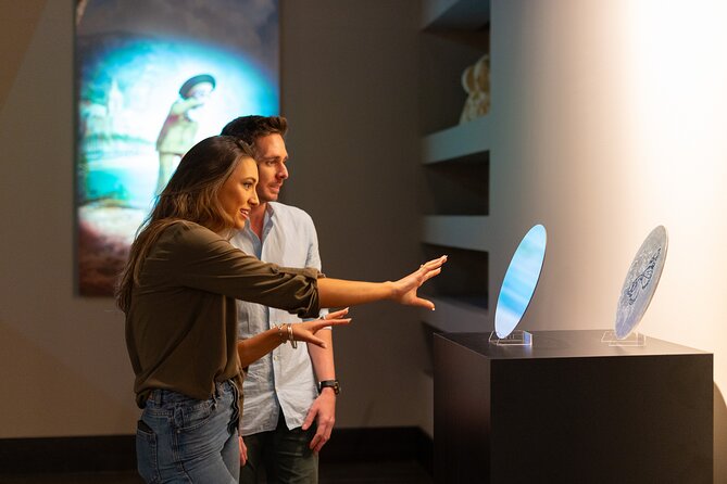 Museum of Illusions Alicante Entrance ticket - Staff who explain and help with photos