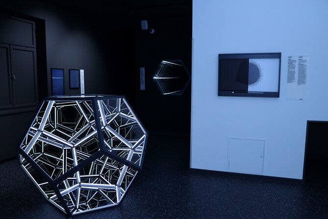Museum of Illusions Zagreb - What to wear, what to bring, and how to keep it easy