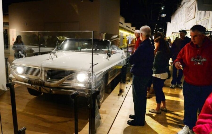 Nashville: Country Music Hall of Fame and Museum - Hall of Fame Rotunda: The Plaques Feeling (And the Meaning Behind It)