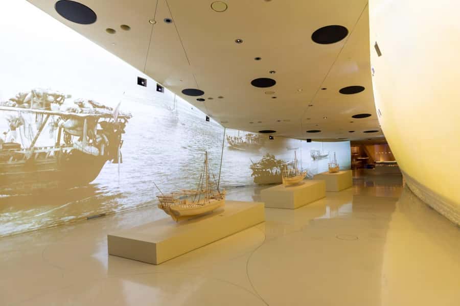 National Museum of Qatar: Admission Ticket - Cafes and gift shops: finish the day with Qatar in your hands