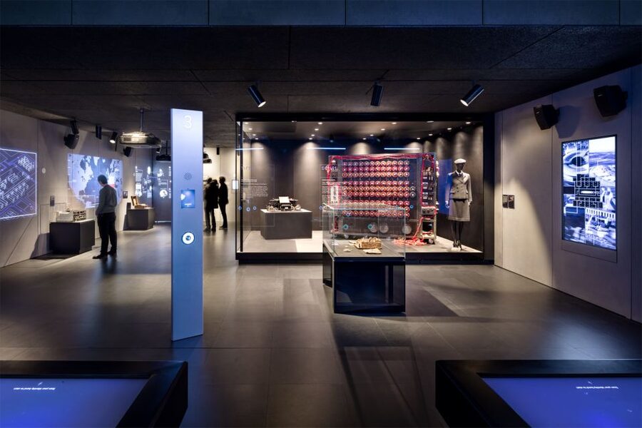 New York: SPYSCAPE Spy Museum & Experience - The profiling system: fun, science-y, and a little practical