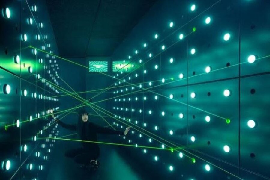 New York: SPYSCAPE Spy Museum & Experience - 360-degree surveillance and the laser tunnel workout