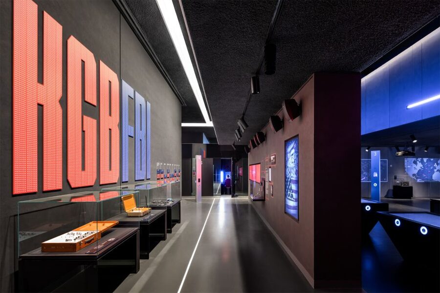 New York: SPYSCAPE Spy Museum & Experience - SPYGAMES: jump, climb, throw, and dodge