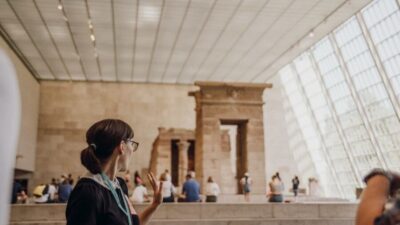 NYC: Extended Tour of the Metropolitan Museum of Art - Meeting in the main lobby and getting past the chaos
