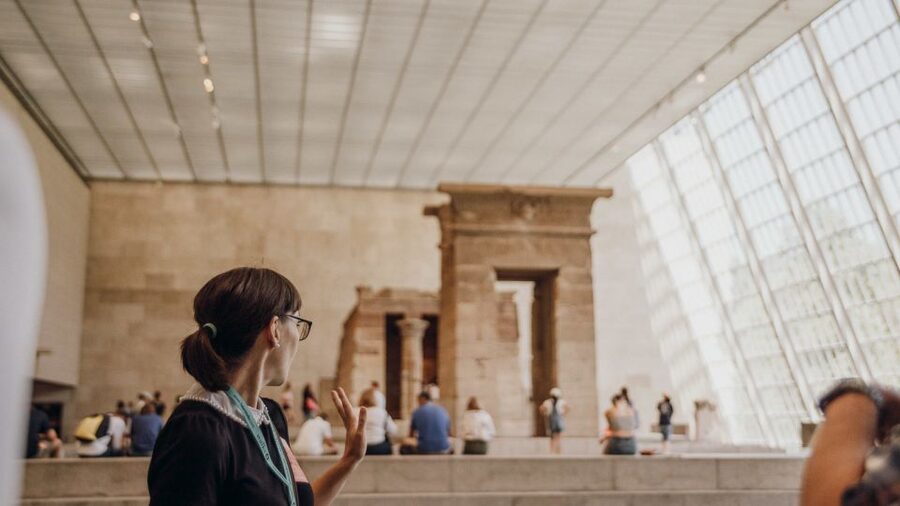 NYC: Extended Tour of the Metropolitan Museum of Art - Meeting in the main lobby and getting past the chaos