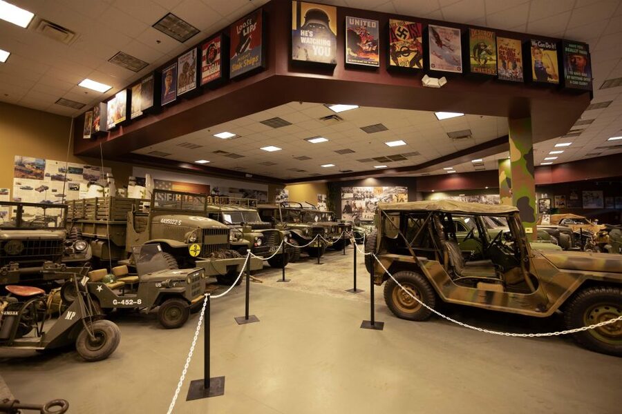 Orlando: Orlando Auto Museum at Dezerland Park - Dezerland Park next door: building a full family day