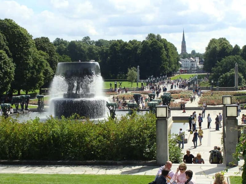 Oslo: Oslo Discovery Tour with 2 Museums Included - Vigeland Sculpture Park: what the guided walk adds