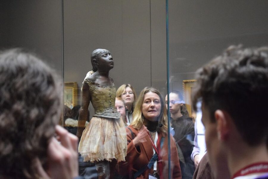 Paris: Best of Orsay Museum Small Group Tour with Tickets - A quick viewpoint moment before you hit the galleries