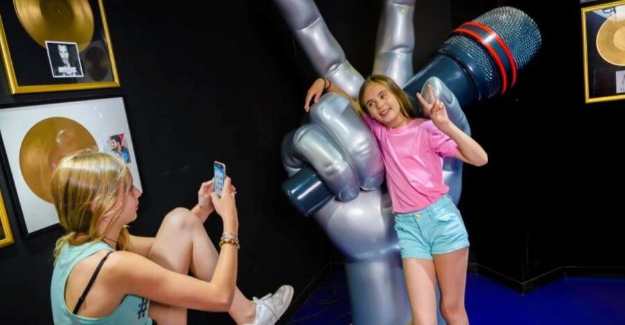 Paris: Grèvin Wax Museum and Seine River Cruise Tickets - A one-day Paris plan: Grévin plus a Seine cruise