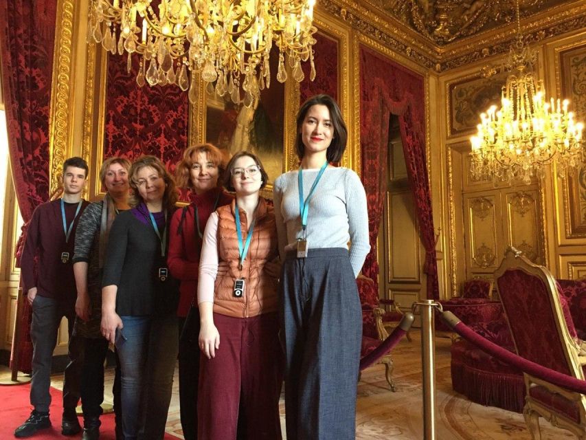 Paris: Guided Louvre Museum Tour with Optional Entry Ticket - Meeting up by the Louvre with the My Super Tour sign