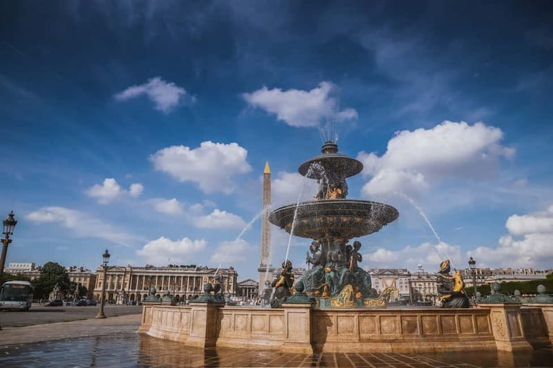 Paris: Louvre Museum Entry Ticket and Garden Walking Tour - Getting oriented at the Louvre Pyramid meeting point