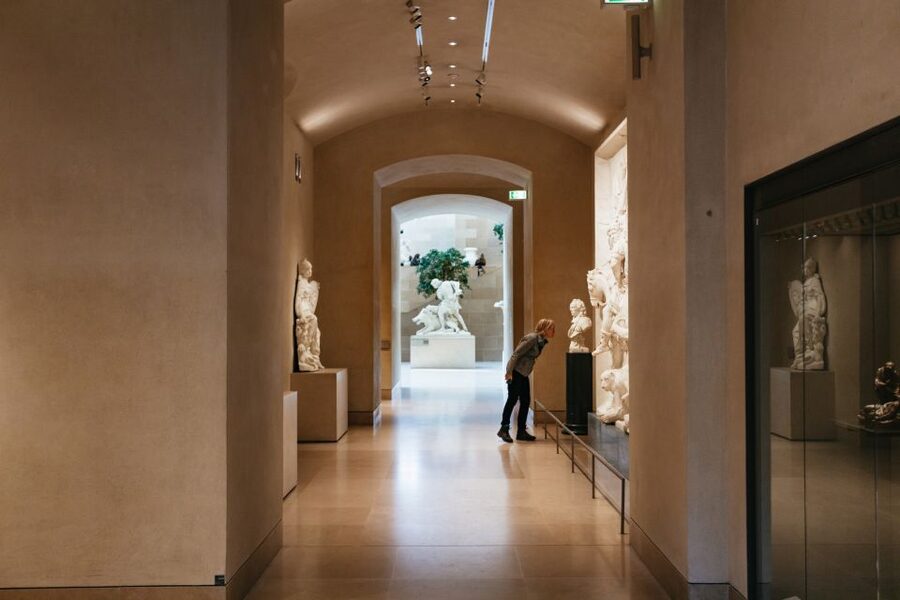 Paris: Louvre Museum Entry Ticket With Host and River Cruise - Key points to know before you go