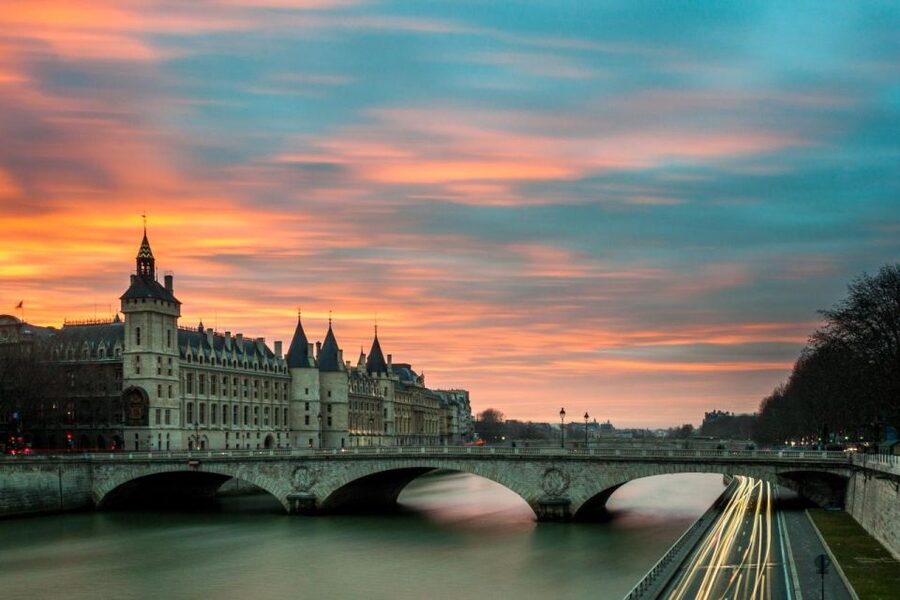 Paris: Louvre Museum Entry Ticket With Host and River Cruise - Seine River Cruise: Landmark Views That Actually Look Better From Water