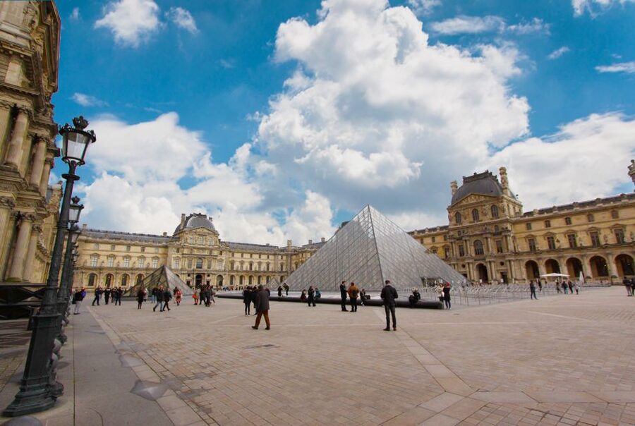 Paris: Louvre Museum Highlights and Mona Lisa Tour - Why the Louvre Highlights Tour Makes Sense in 1–2 Hours