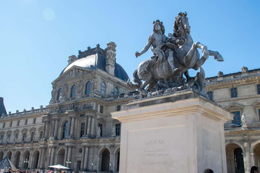 Paris: Louvre Museum Highlights Small-Group Guided Tour - 3-hour and 4-hour options: more time for famous works and lesser-known stops