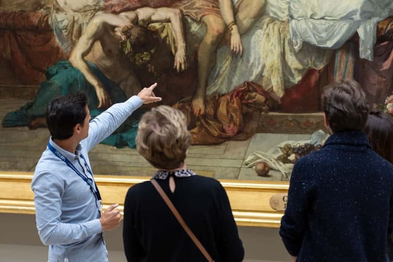 Paris: Louvre Museum Masterpieces Private Small Group Tour - Meeting at the Louvre Pyramid: orientation without the confusion