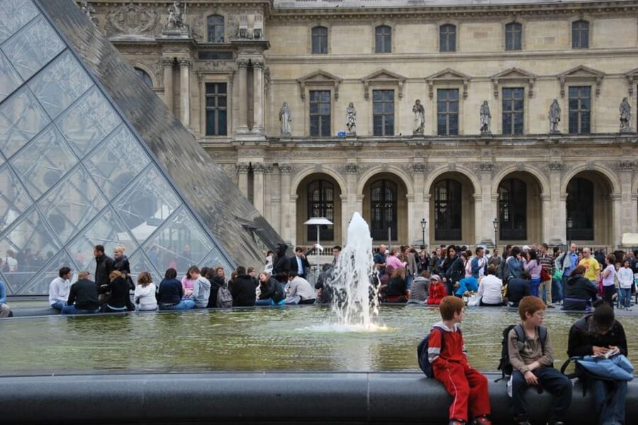 Paris: Louvre Museum Ticket and Mona Lisa Access with Host - Mona Lisa fast-track: where the time savings come from