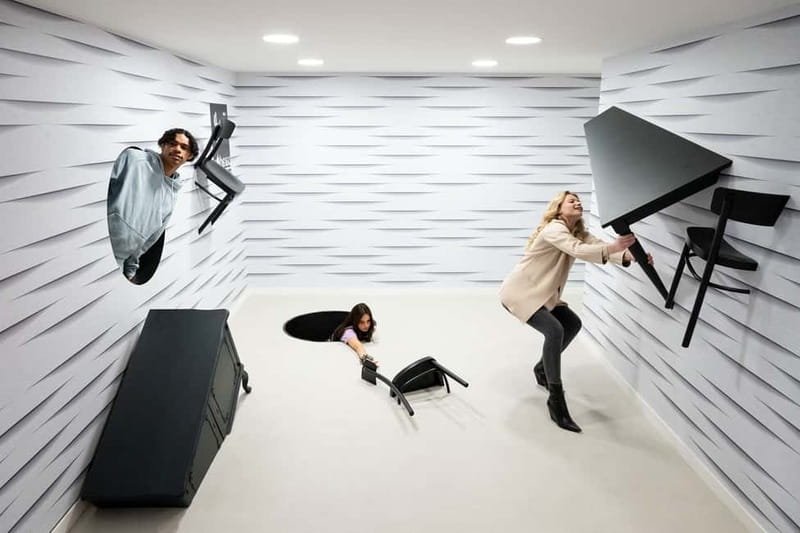 Paris: Paradox Museum Entrance Tickets - Timing in Paris: last entry at 6 p.m. and smart arrival habits