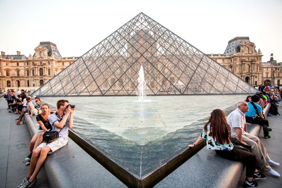 Paris: Priority Access, Guided Louvre Museum Tour w/ Expert - Languages, earphones, and guide style: how you’ll feel while you listen