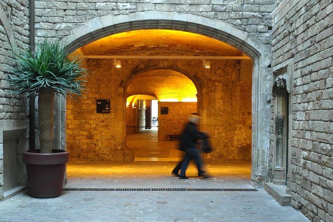 Picasso Small Group Walking Tour with Museum Skip the Line Ticket - The Frisos at Col·legi d’Arquitectes: why those three friezes are a big deal
