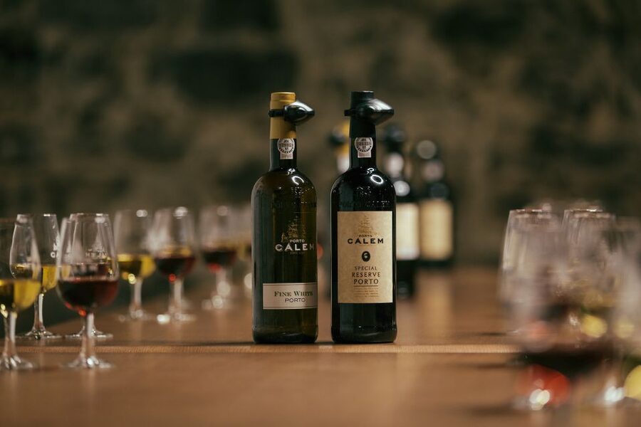 Porto: Cálem Cellar Tour, Interactive Museum & Wine Tasting - Timing and Getting There: Meeting Point and River Reality