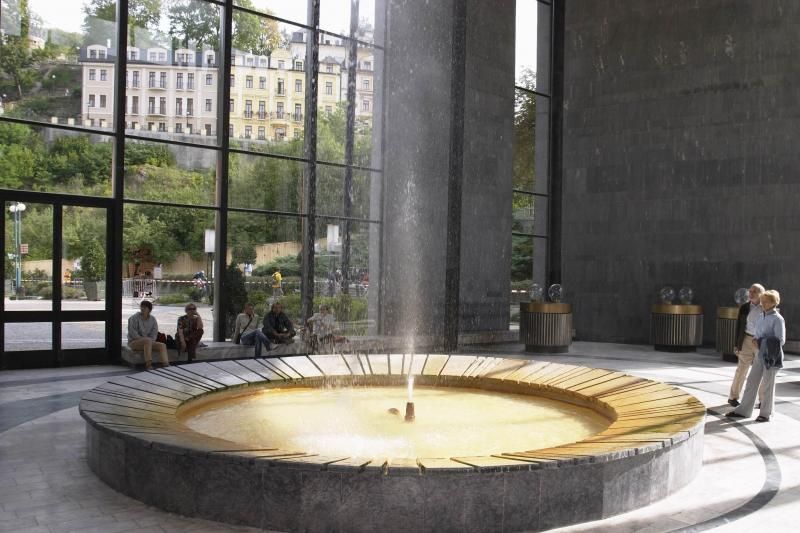 Prague: Karlovy Vary Tour with Lunch and Moser Museum Visit - The route to Karlovy Vary: origin, spa culture, and what to look for