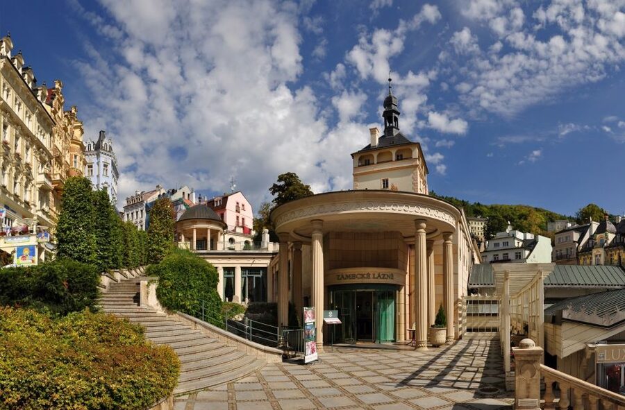 Prague: Karlovy Vary Tour with Lunch and Moser Museum Visit - Guided tour of the center: getting the story in 45 minutes