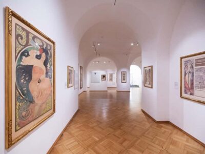 Prague: Mucha Museum Entry Ticket - Start with the QR scan: using the MUSEUS AI guide