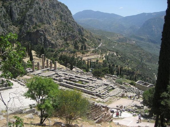 Premium Delphi Day Trip with an Expert Guide, Museum & Lunch - From Athens at 8:20 to Delphi: how the coach day really works