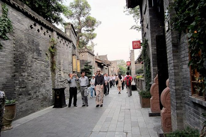 Private Chengdu Day Tour: Giant Pandas and Jinsha Site Museum - Jinsha Site Museum: Shu Kingdom treasures in a garden setting