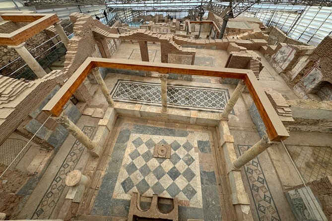PRIVATE EPHESUS TOUR FOR CRUISERS: On-time Return and Skip-Line - Kusadasi break: pigeon island views, town drive, and local handicrafts