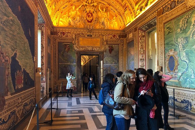Private Vatican Museums Hidden Gems Tour with Optional Pick-Up - Entering the Vatican Museums: Belvedere Courtyard and the Sculpture Stories