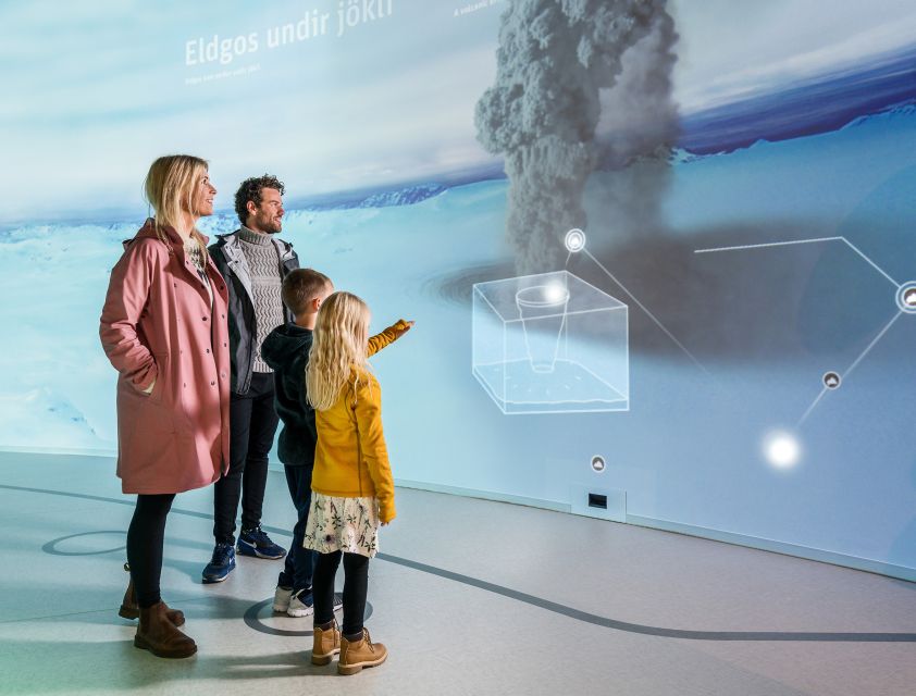 Reykjavík: Hop-On Hop-Off Bus and Perlan Museum Entry Ticket - The 360° observation deck: where the bus tour suddenly feels worth it