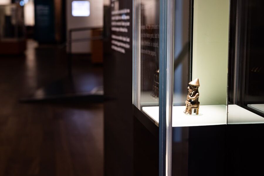 Reykjavík: National Museum of Iceland Entry Ticket - Audio guide in 10 languages: how to use it without slowing down