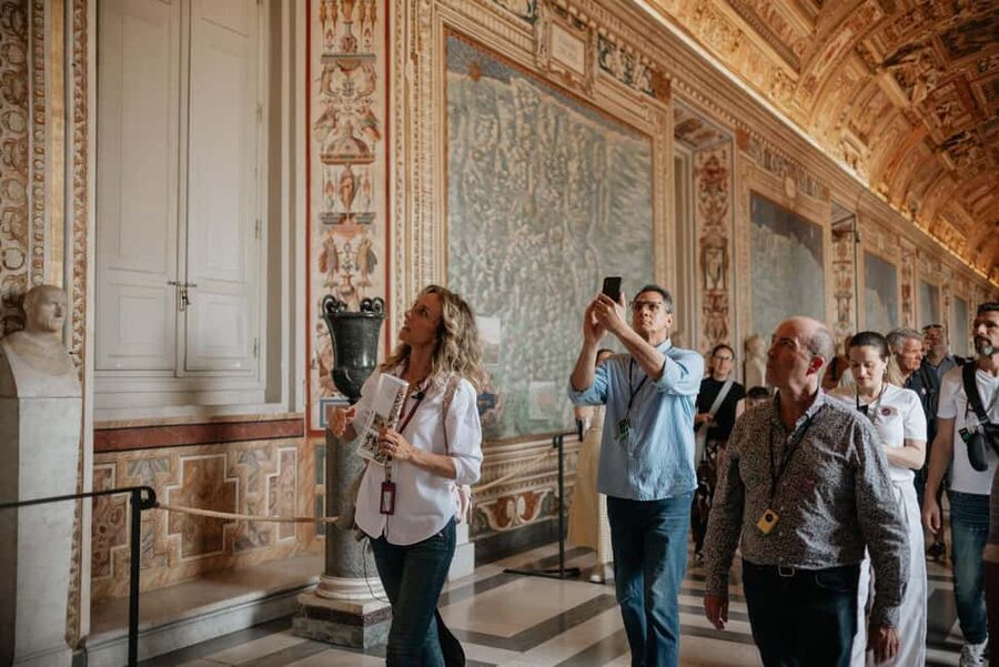 Rome: Colosseum, Vatican Museums & Historic Center in a Day - The Meeting Point and Morning Start at Piazza Navona