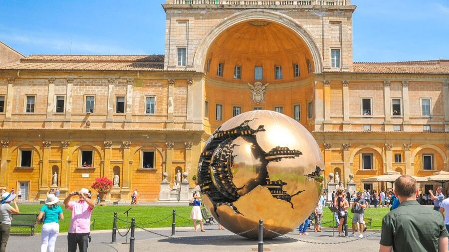 Rome: Early-Entry Vatican Museums & Sistine Chapel Tour - Early entry at the Vatican: why starting first matters