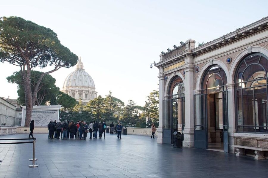 Rome: Skip the line Vatican Museums & Sistine Chapel Tour - Skip the Ticket Crush: Why line-skip matters here
