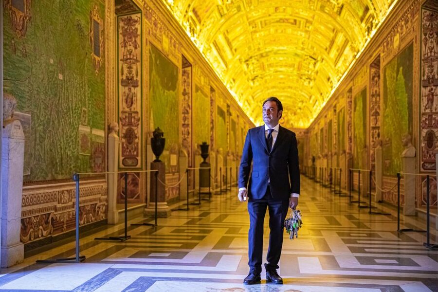 Rome: Turning the Lights on at the Vatican Museums - Turning the lights on: what makes this Vatican morning special
