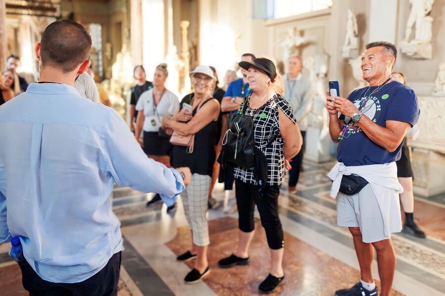 Rome: Vatican Museums & Sistine Chapel Fun Tour with Entry - Meeting Mike at EXPRESSODRG: Start Smooth, Not Scrambled
