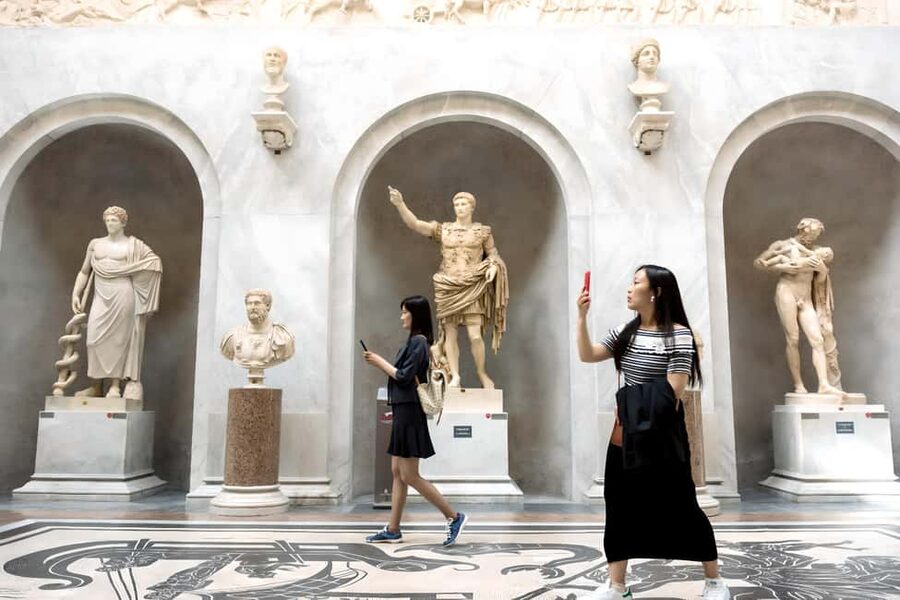 Rome: Vatican Museums & Sistine Chapel Tour with Fast Entry - Fast-track entry and a tight 2.5-hour route