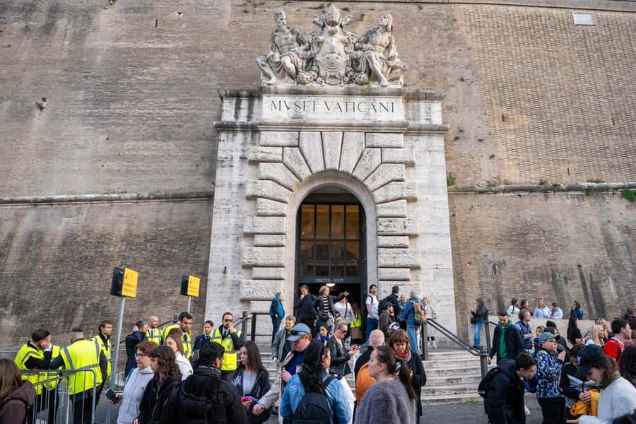 Rome: Vatican Museums & Sistine Chapel Tour with Fast Entry - The main museum walk: Caravaggio’s The Deposition