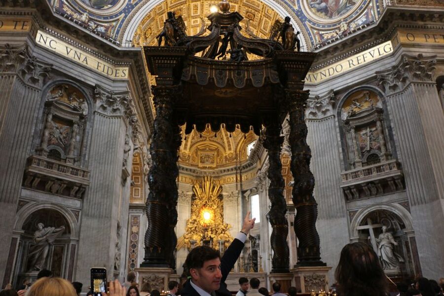 Rome: Vatican Museums & St. Peter's Basilica with Dome Climb - Early Basilica time: Pietà, Baldacchino, and the tomb over St. Peter