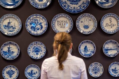 Royal Delft: Delftblue Factory and Museum Admission Ticket - Inside the Koninklijke Porceleyne Fles factory: watching Delft Blue happen