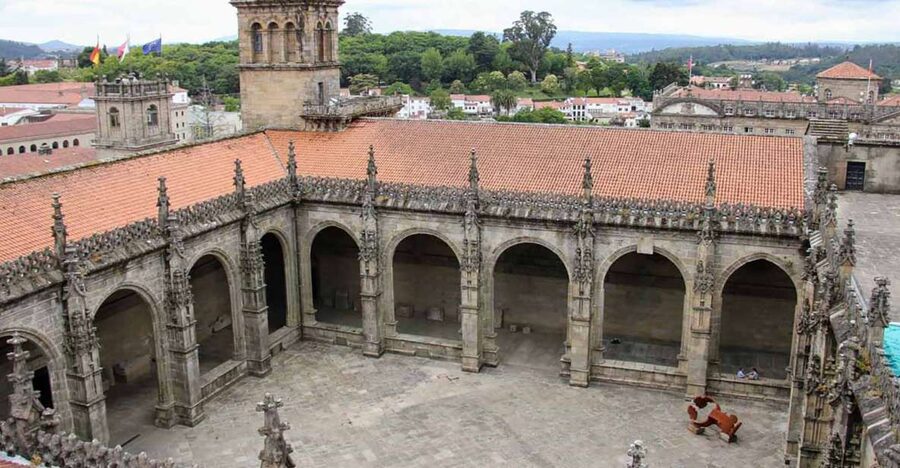 Santiago de Compostela: Cathedral, Museum, and Old Town Tour - The old town walking tour: how you see the city differently