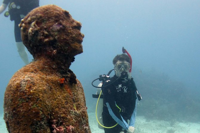 Scuba diving at MUSA the underwater museum for certified divers - Small-group attention and guide quality (Pepe and Danni)