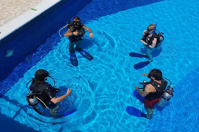 Scuba Diving Under Water Museum and Reef for beginners - Museo Subacuatico de Arte (MUSA): 500+ Sculptures Underwater